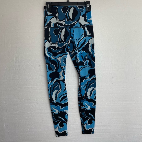 EUC Lululemon Wunder Under Pant Size 6 Boom Bloom Beach Blanket Blue Ice Milk - Picture 4 of 10